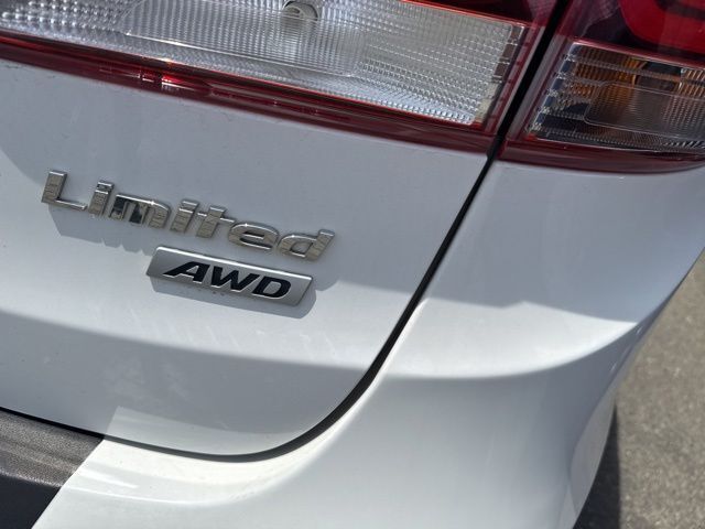 Thumbnail: 2017 Hyundai Santa Fe - 3