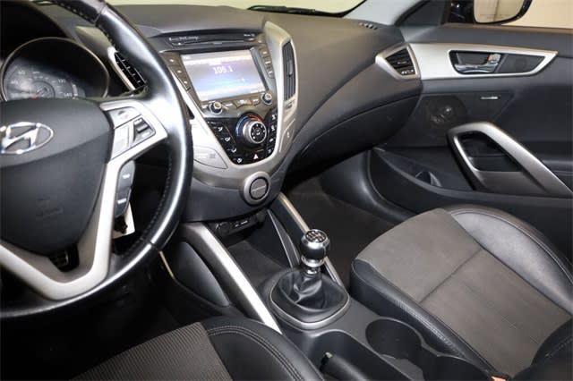2014 Hyundai Veloster Base 29
