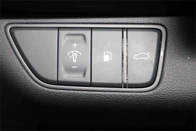 Thumbnail: 2022 Genesis G70 - 31