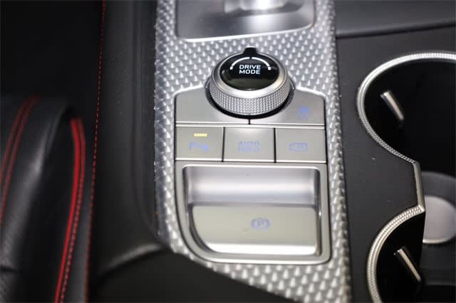 Thumbnail: 2022 Genesis G70 - 39