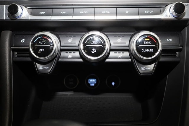 Thumbnail: 2022 Genesis G70 - 37