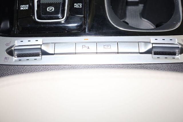 Thumbnail: 2022 Kia Carnival - 37