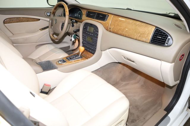 Thumbnail: 2004 Jaguar S-Type - 10