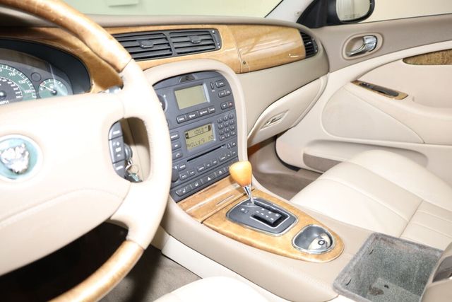 Thumbnail: 2004 Jaguar S-Type - 14