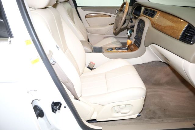 Thumbnail: 2004 Jaguar S-Type - 34