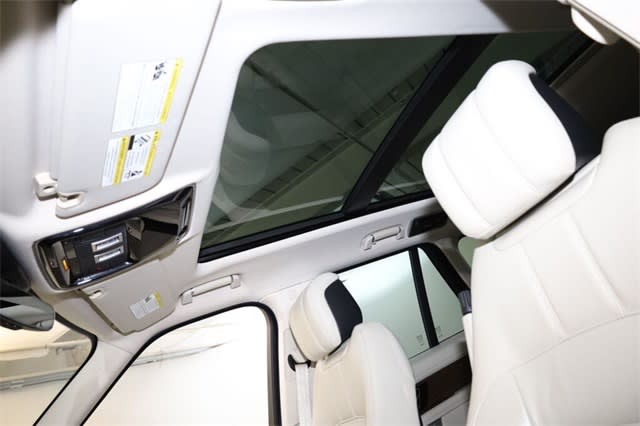 Thumbnail: 2019 Land Rover Range Rover - 32