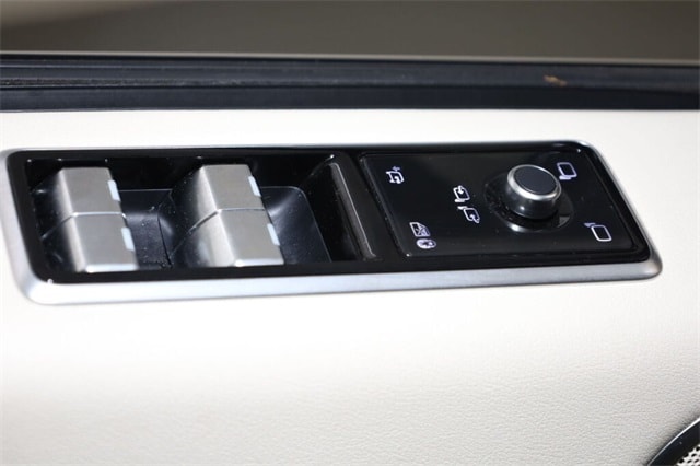 Thumbnail: 2019 Land Rover Range Rover - 30