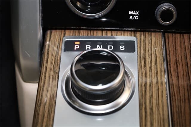 Thumbnail: 2019 Land Rover Range Rover - 16