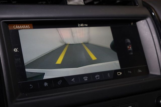 Thumbnail: 2018 Land Rover Discovery - 16