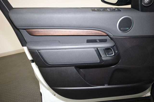 Thumbnail: 2018 Land Rover Discovery - 27