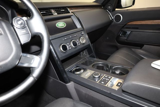 Thumbnail: 2018 Land Rover Discovery - 10