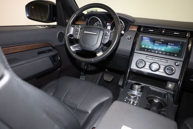 Thumbnail: 2018 Land Rover Discovery - 14