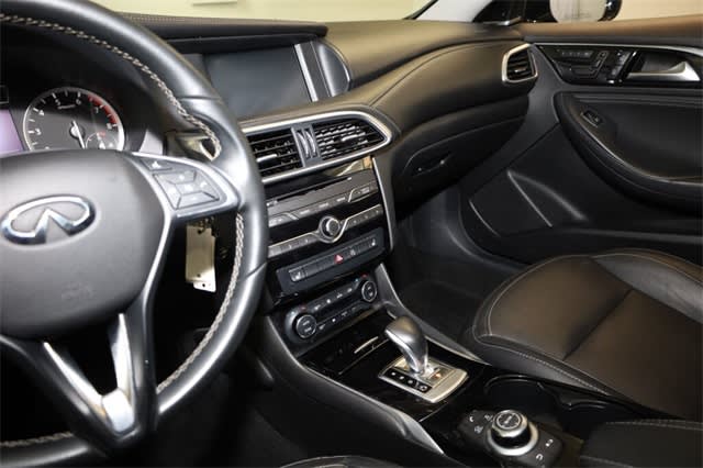 Thumbnail: 2018 INFINITI QX30 - 9