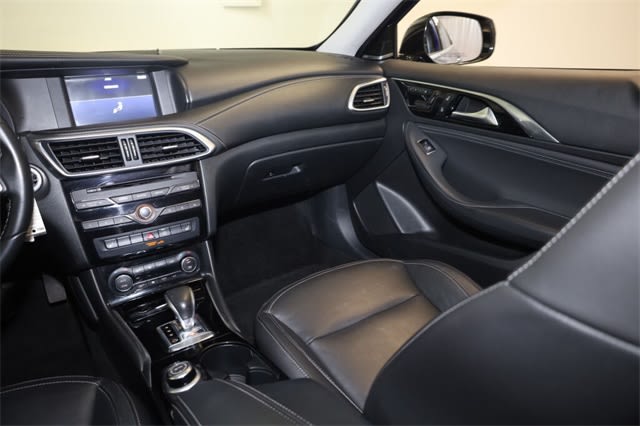 Thumbnail: 2018 INFINITI QX30 - 30