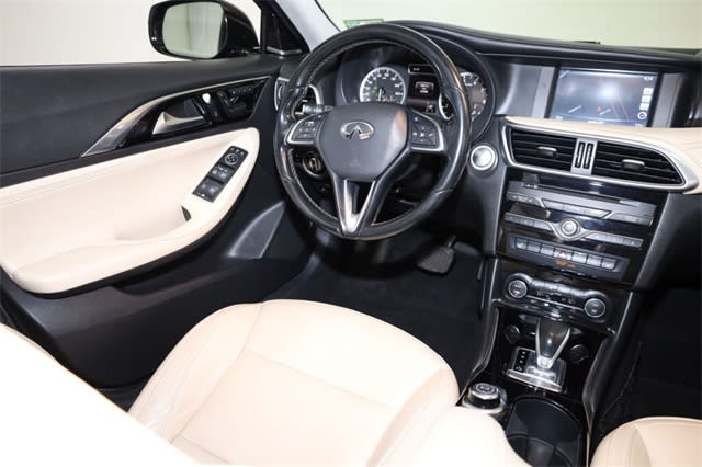 Thumbnail: 2018 INFINITI QX30 - 8