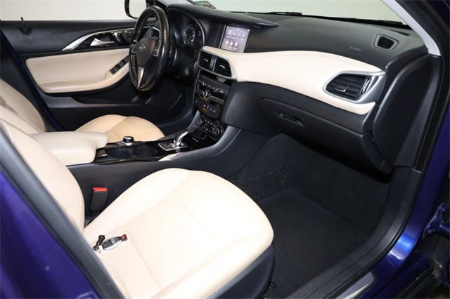 Thumbnail: 2018 INFINITI QX30 - 10