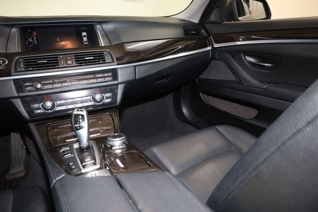 Thumbnail: 2015 BMW 5 Series - 30