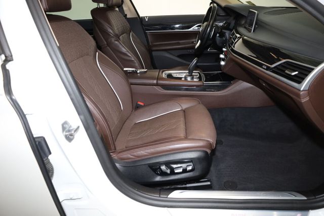 Thumbnail: 2020 BMW 7 Series - 24