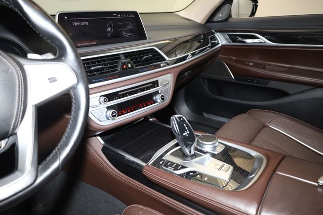 Thumbnail: 2020 BMW 7 Series - 26