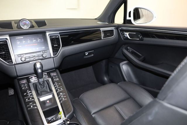 Thumbnail: 2018 Porsche Macan - 30
