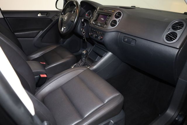 Thumbnail: 2013 Volkswagen Tiguan - 11