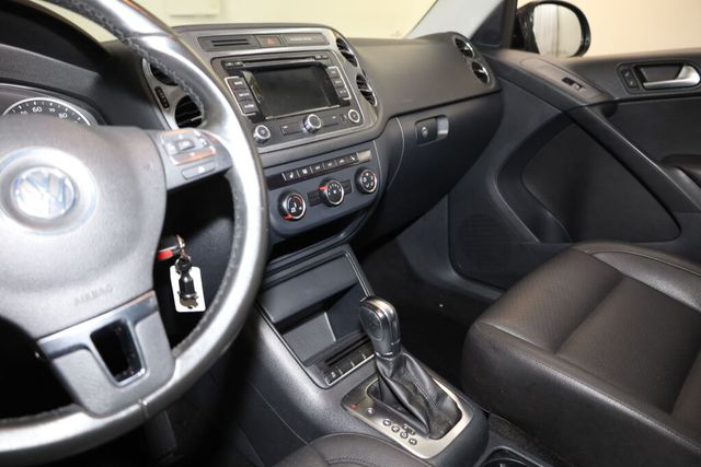 Thumbnail: 2013 Volkswagen Tiguan - 9