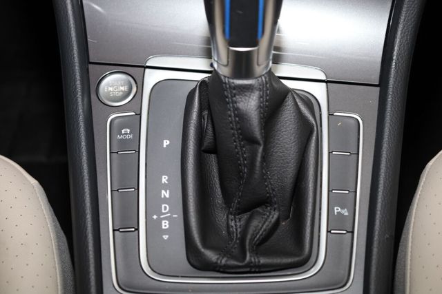 Thumbnail: 2015 Volkswagen e-Golf - 33
