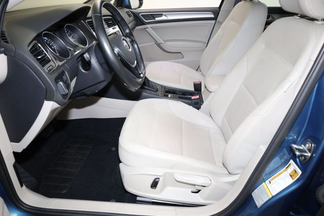 Thumbnail: 2015 Volkswagen e-Golf - 10
