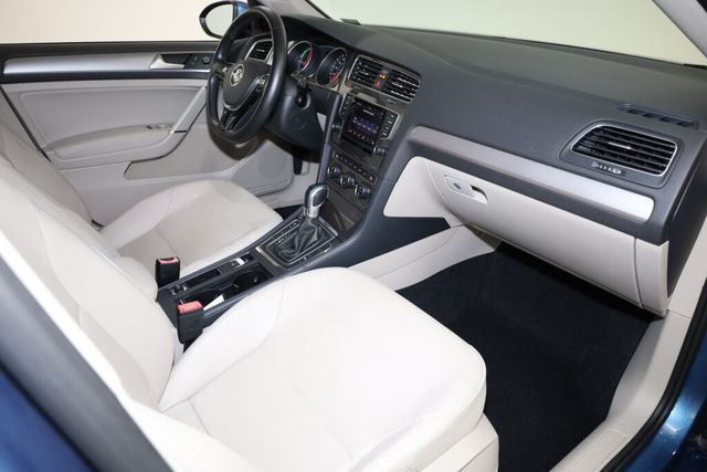 Thumbnail: 2015 Volkswagen e-Golf - 11