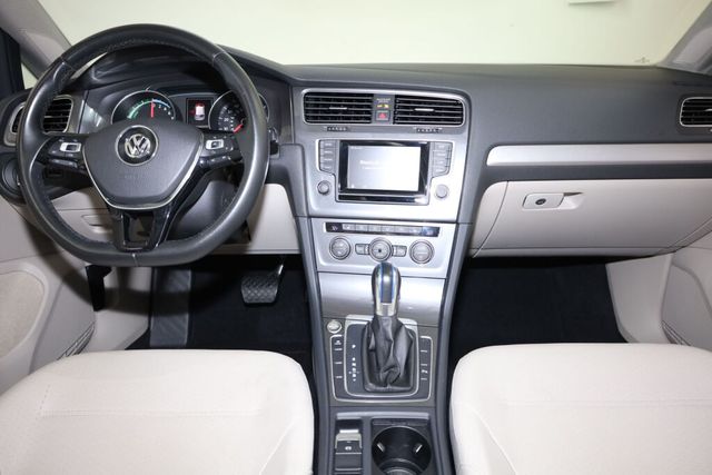 Thumbnail: 2015 Volkswagen e-Golf - 14