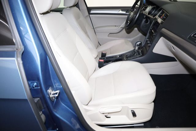 Thumbnail: 2015 Volkswagen e-Golf - 37