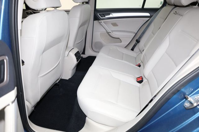 Thumbnail: 2015 Volkswagen e-Golf - 12