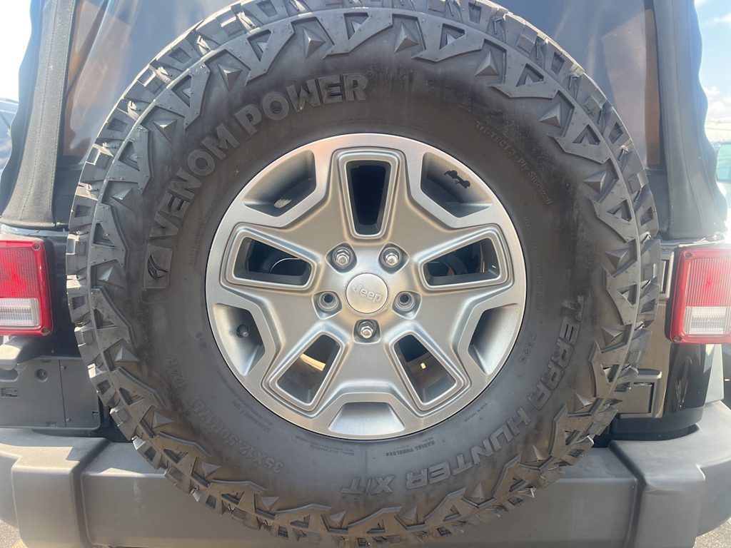 Thumbnail: 2015 Jeep Wrangler - 20