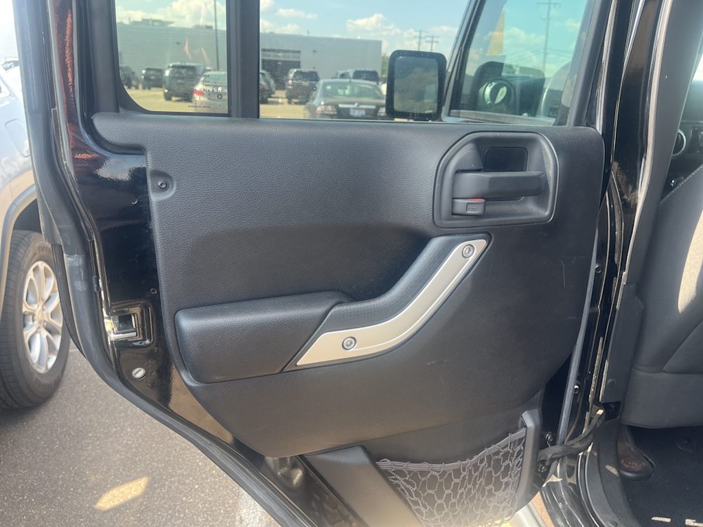 Thumbnail: 2015 Jeep Wrangler - 21