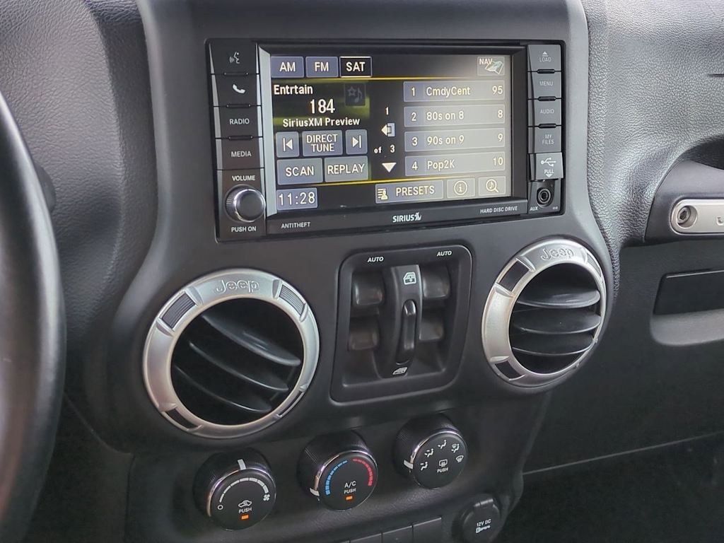 Thumbnail: 2015 Jeep Wrangler - 14