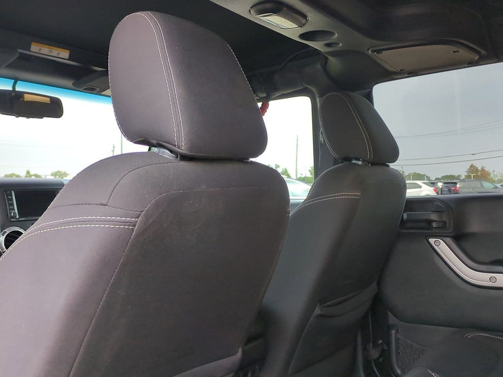 Thumbnail: 2015 Jeep Wrangler - 11