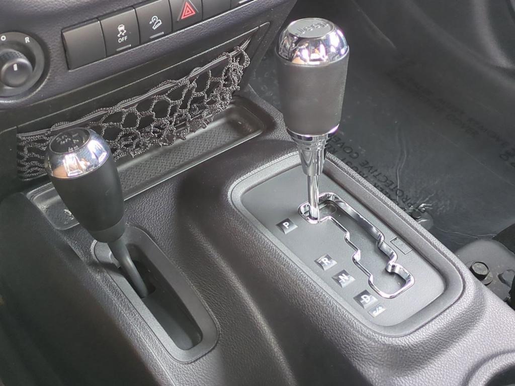 Thumbnail: 2015 Jeep Wrangler - 15