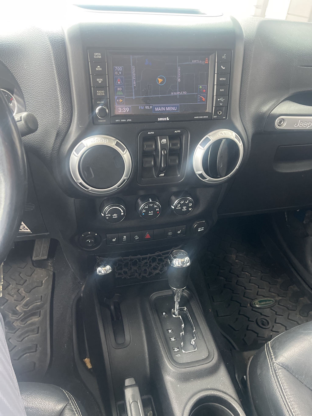 Thumbnail: 2013 Jeep Wrangler - 9