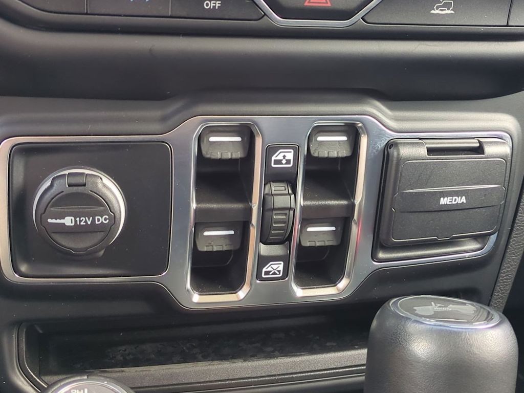 Thumbnail: 2022 Jeep Wrangler - 33