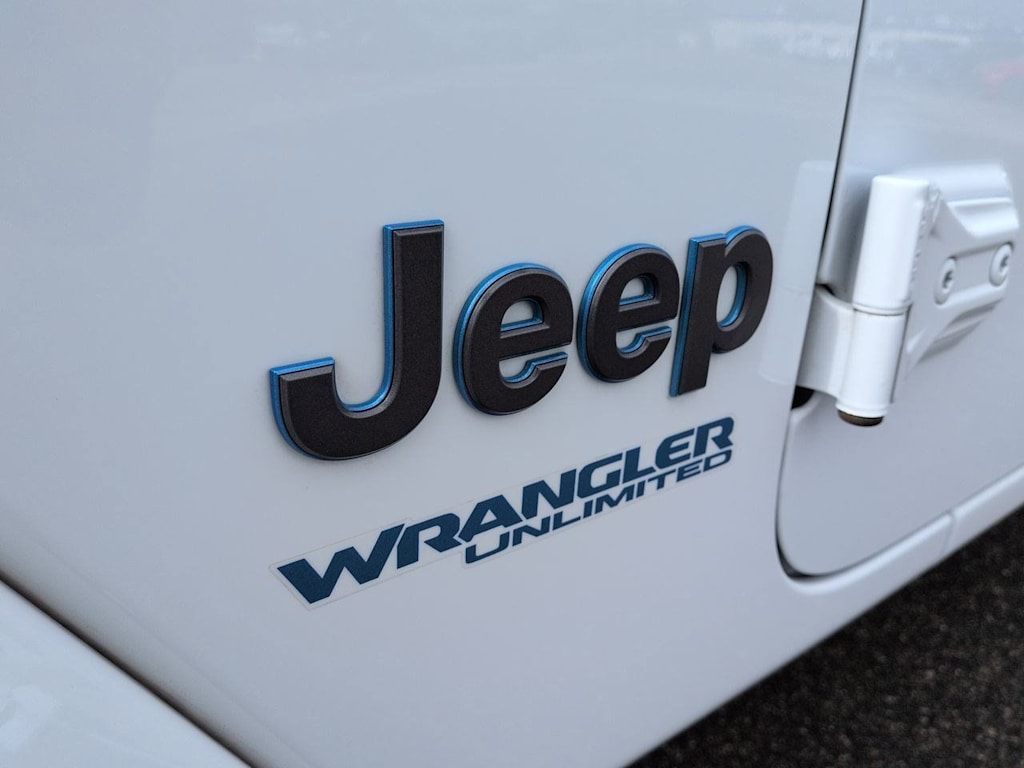 Thumbnail: 2021 Jeep Wrangler - 6