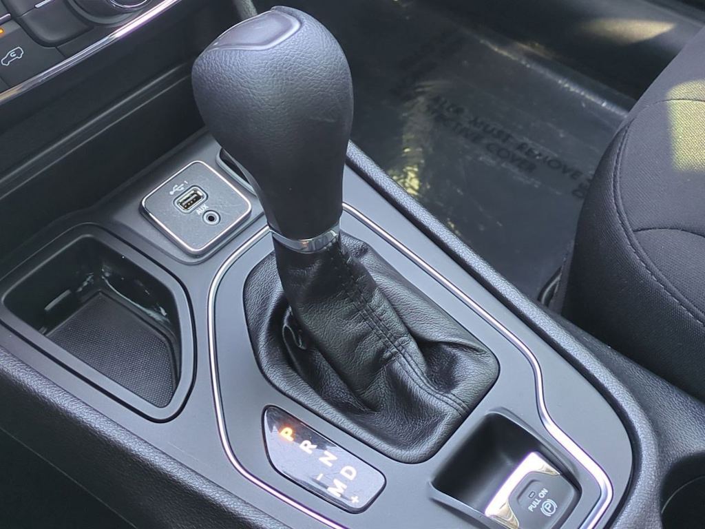 Thumbnail: 2019 Jeep Cherokee - 15