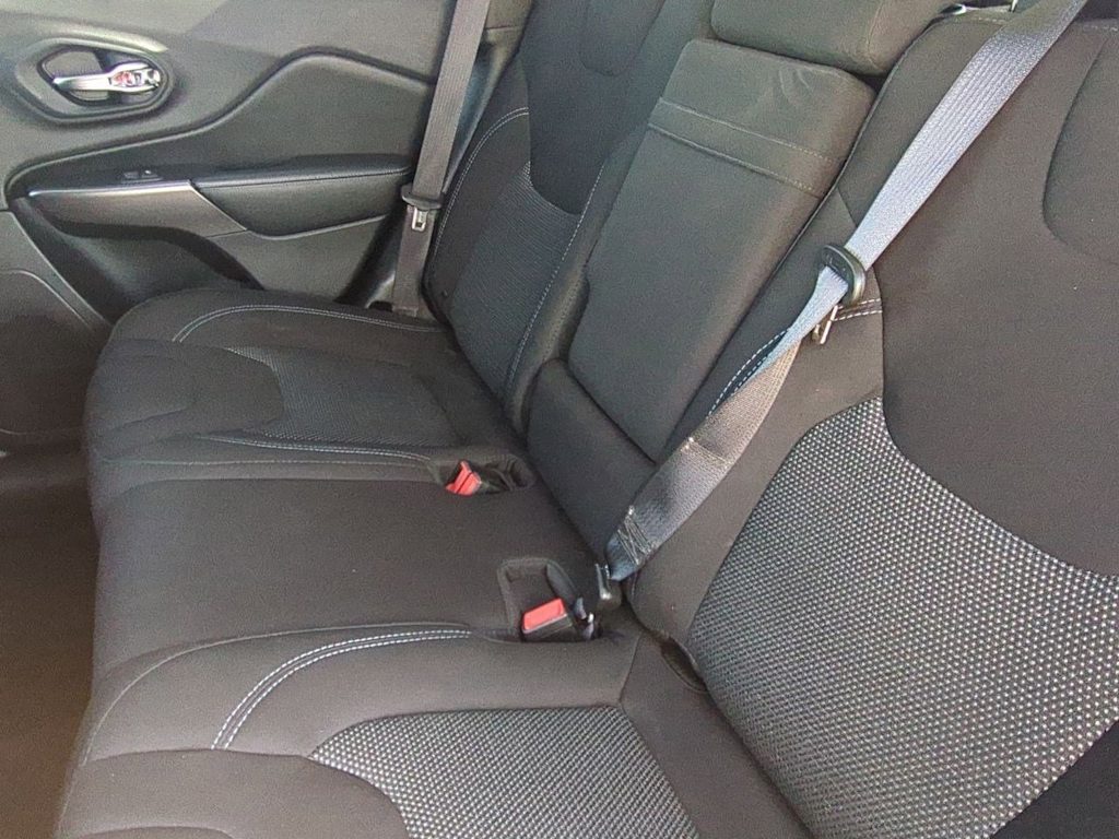 Thumbnail: 2019 Jeep Cherokee - 12