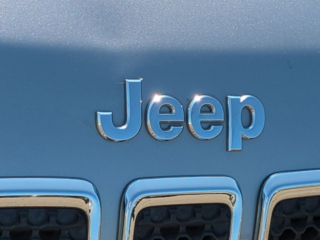 Thumbnail: 2019 Jeep Cherokee - 7