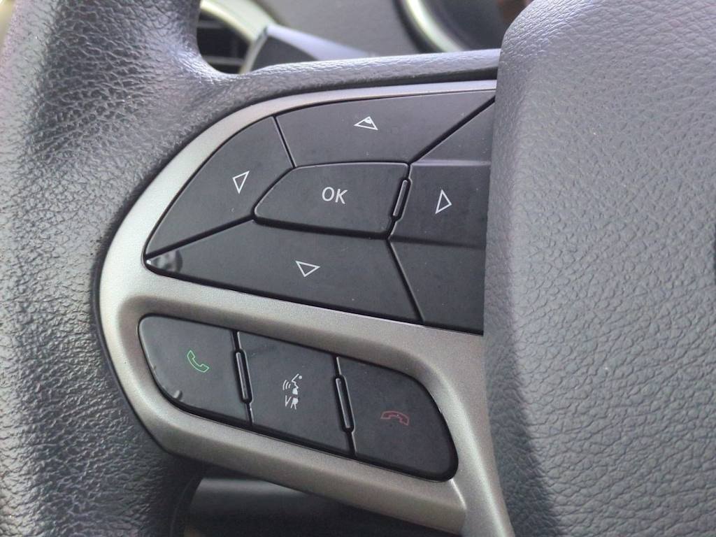 Thumbnail: 2019 Jeep Cherokee - 28