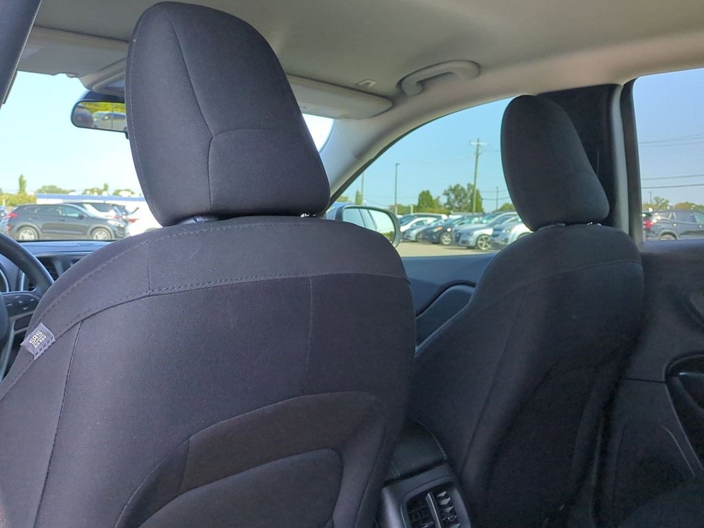 Thumbnail: 2019 Jeep Cherokee - 11