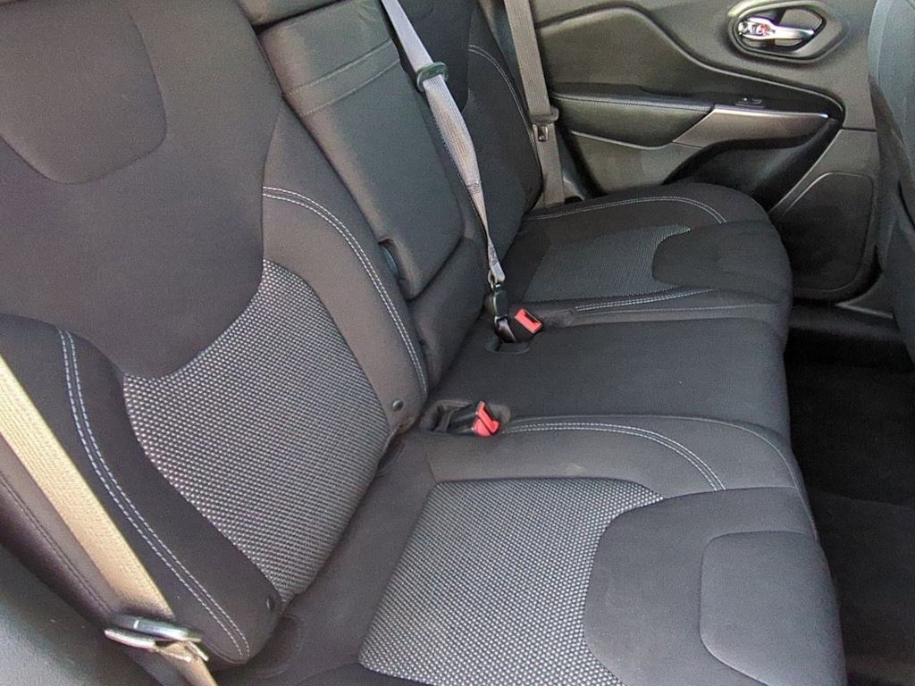 Thumbnail: 2019 Jeep Cherokee - 26