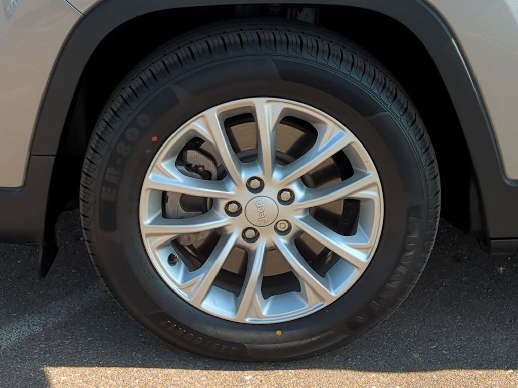 Thumbnail: 2019 Jeep Cherokee - 8