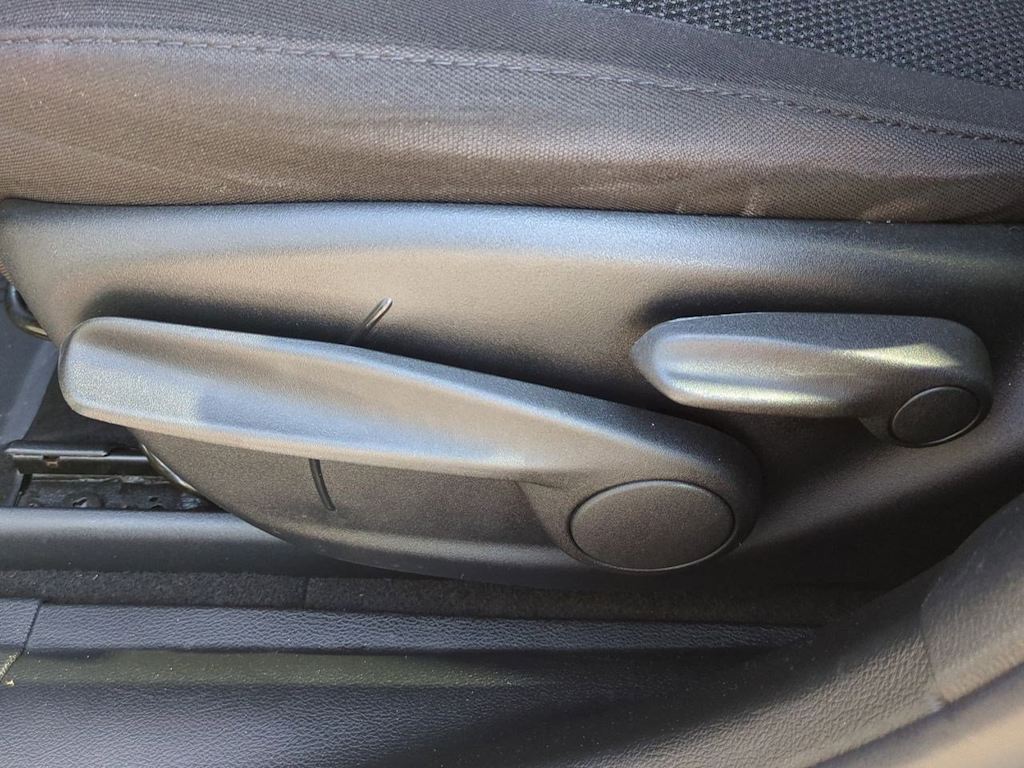 Thumbnail: 2019 Jeep Cherokee - 25