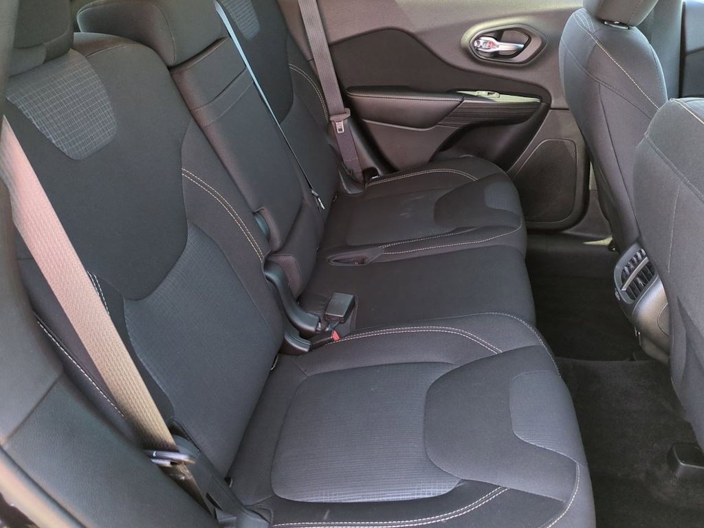 Thumbnail: 2016 Jeep Cherokee - 28