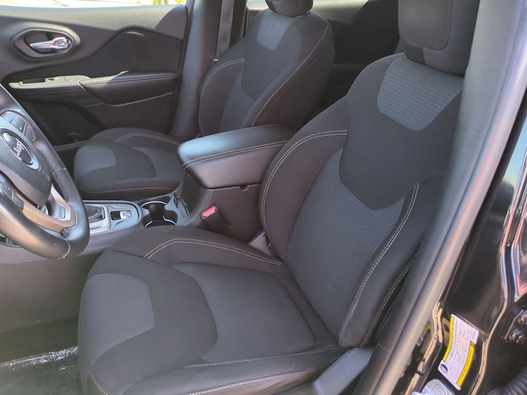 Thumbnail: 2016 Jeep Cherokee - 10